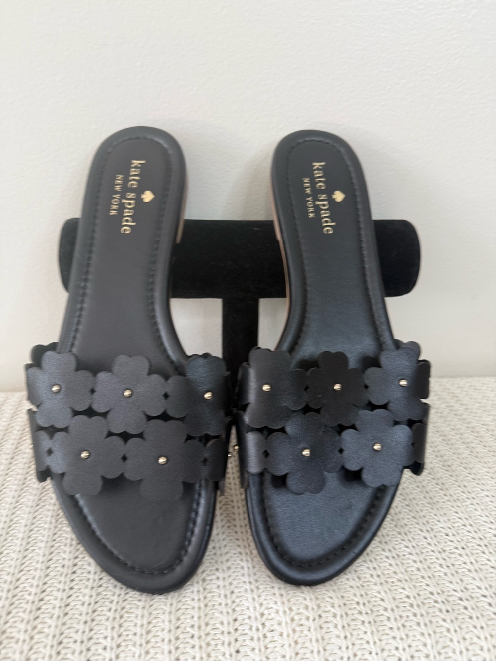 kate spade lather Black Floral cutout Slide Sandals in size 9
